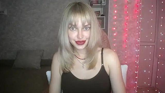 Snapshot of NickyAdamidi chatting on 8, 9, 2025 NickyAdamidi online show from 8, 9, 2025