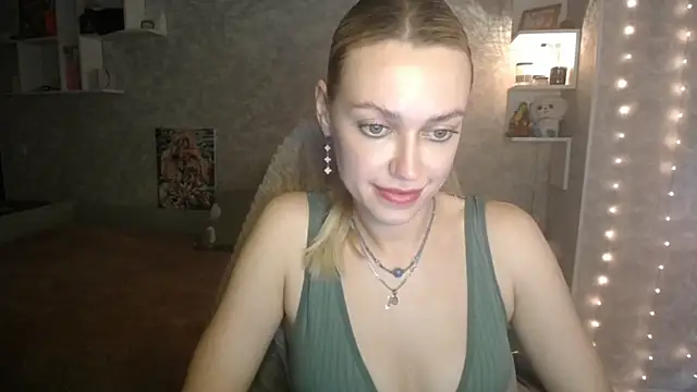 Snapshot of NickyAdamidi chatting on 11, 10, 2025 NickyAdamidi online show from 11, 10, 2025