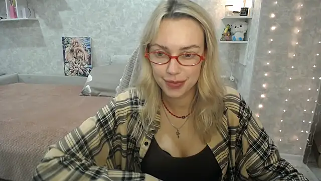 Snapshot of NickyAdamidi chatting on 13, 10, 2025 NickyAdamidi online show from 13, 10, 2025