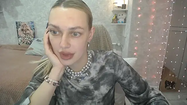 Snapshot of NickyAdamidi chatting on 21, 10, 2025 NickyAdamidi online show from 21, 10, 2025