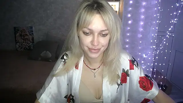 Snapshot of NickyAdamidi chatting on 4, 11, 2025 NickyAdamidi online show from 4, 11, 2025