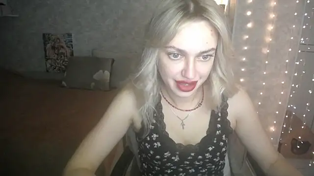 Snapshot of NickyAdamidi chatting on 13, 11, 2025 NickyAdamidi online show from 13, 11, 2025