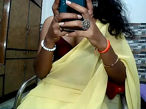 Snapshot of HOT_AARVI11 chatting on 11, 9, 2025 HOT AARVI11 online show from 11, 9, 2025