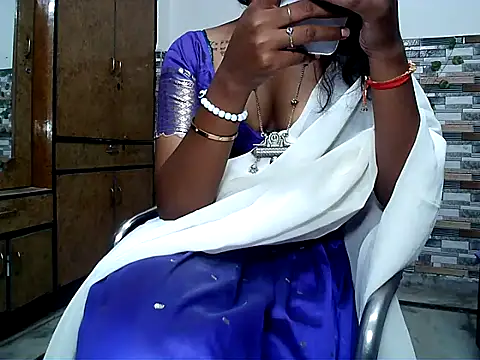 Snapshot of HOT_AARVI11 chatting on 27, 9, 2025 HOT AARVI11 online show from 27, 9, 2025