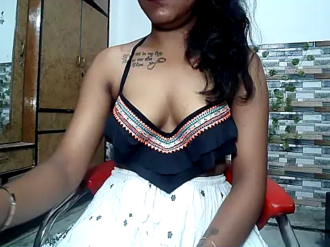 Snapshot of HOT_AARVI11 chatting on 4, 10, 2025 HOT AARVI11 online show from 4, 10, 2025