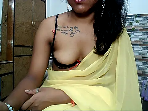 Snapshot of HOT_AARVI11 chatting on 6, 10, 2025 HOT AARVI11 online show from 6, 10, 2025