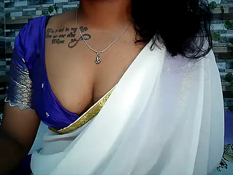 Snapshot of HOT_AARVI11 chatting on 15, 12, 2025 HOT AARVI11 online show from 15, 12, 2025