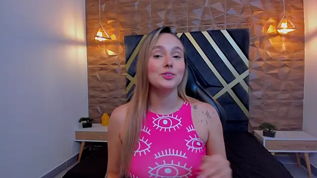 Emmaa white  online show from 14, 11, 2025