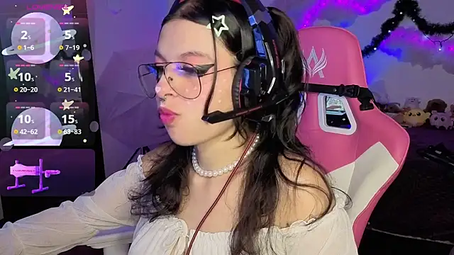 larah uwu online show from 14, 12, 2025