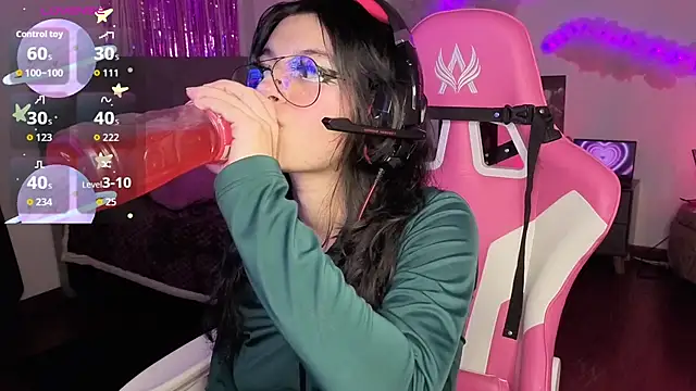 larah uwu online show from 16, 1, 2026