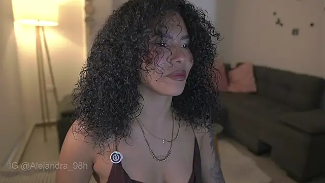 Snapshot of kyria_1 chatting on 12, 11, 2025 kyria 1 online show from 12, 11, 2025