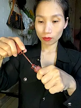 Snapshot of MinHiNi chatting on 2, 10, 2025 MinHiNi online show from 2, 10, 2025