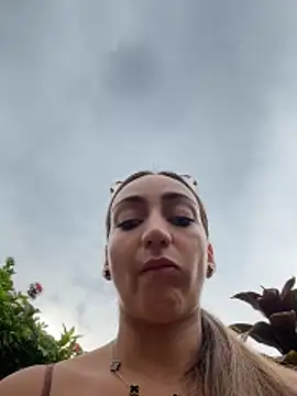 Ninabigtitied online show from 15, 2, 2026