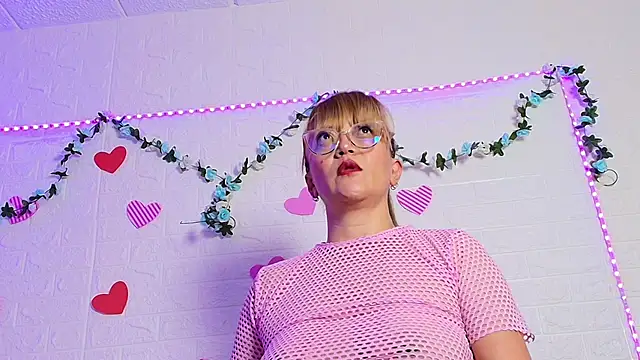 naomi diamond  online show from 4, 11, 2025