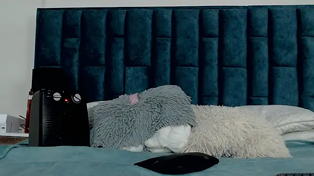 Snapshot of Emma_Foxi chatting on 12, 11, 2025 Emma Foxi online show from 12, 11, 2025