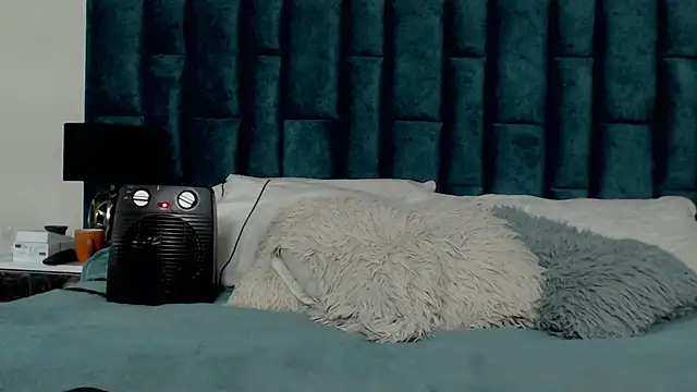 Snapshot of Emma_Foxi chatting on 26, 11, 2025 Emma Foxi online show from 26, 11, 2025