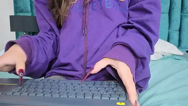 Snapshot of Emma_Foxi chatting on 29, 11, 2025 Emma Foxi online show from 29, 11, 2025