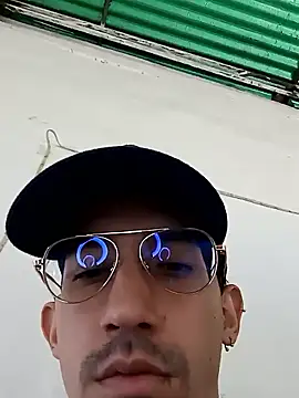 Snapshot of Dilanstrawberry chatting on 4, 3, 2026 Dilanstrawberry online show from 4, 3, 2026