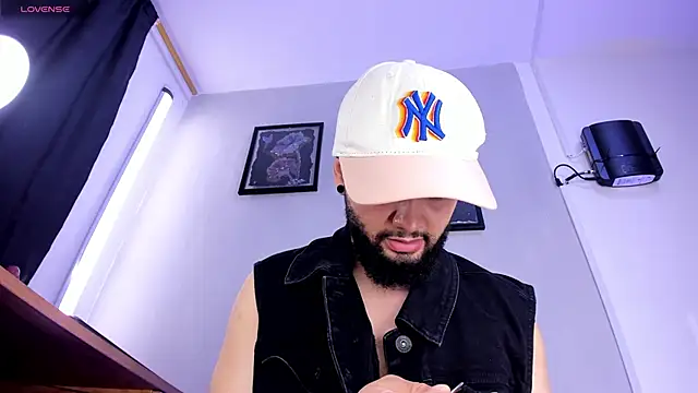 Noah devil  online show from 12, 11, 2025