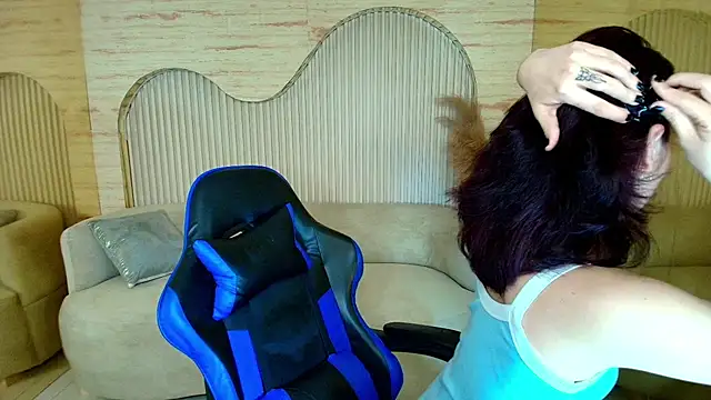 Snapshot of valentina_r_ chatting on 2, 11, 2025 valentina r online show from 2, 11, 2025