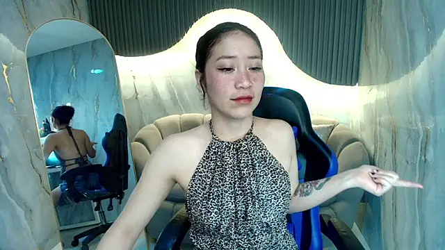 Snapshot of valentina_r_ chatting on 12, 11, 2025 valentina r online show from 12, 11, 2025