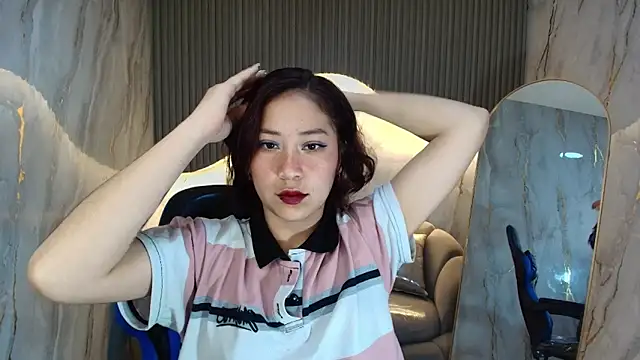 Snapshot of valentina_r_ chatting on 18, 11, 2025 valentina r online show from 18, 11, 2025