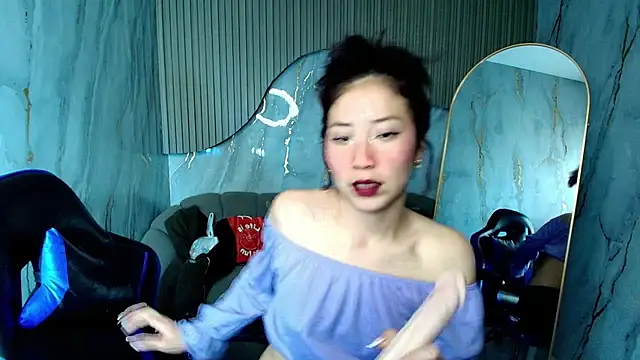 Snapshot of valentina_r_ chatting on 24, 11, 2025 valentina r online show from 24, 11, 2025