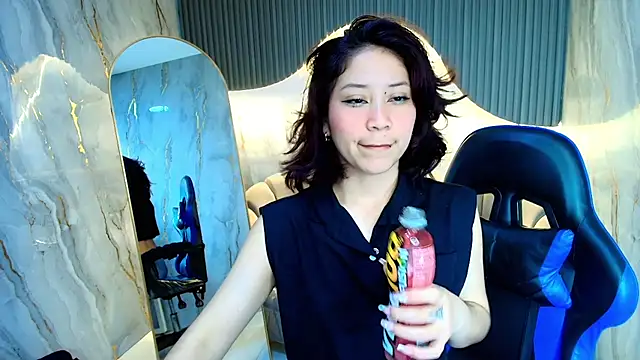 Snapshot of valentina_r_ chatting on 29, 11, 2025 valentina r online show from 29, 11, 2025