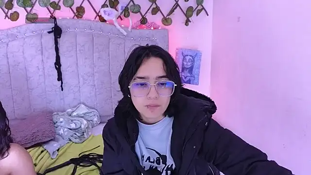 katalinathxandbritney1 online show from 9, 9, 2025