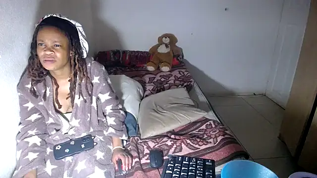 Snapshot of EbonyEssence chatting on 15, 4, 2026 EbonyEssence online show from 15, 4, 2026