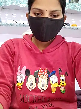 poojam93 online show from 4, 12, 2025