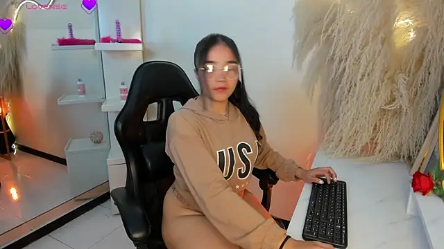 Snapshot of CamiJones chatting on 22, 9, 2025 CamiJones online show from 22, 9, 2025