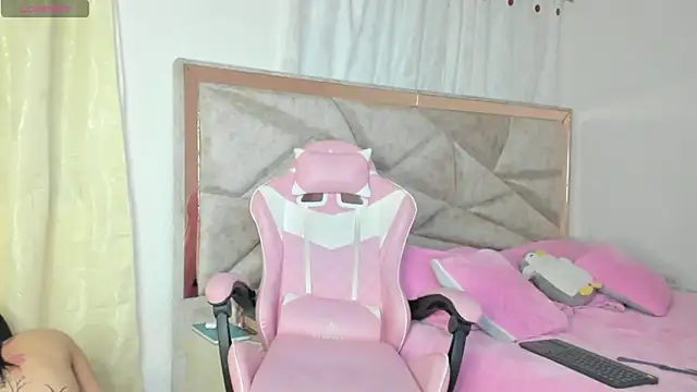 Snapshot of kendal_hot01 chatting on 8, 10, 2025 kendal hot01 online show from 8, 10, 2025