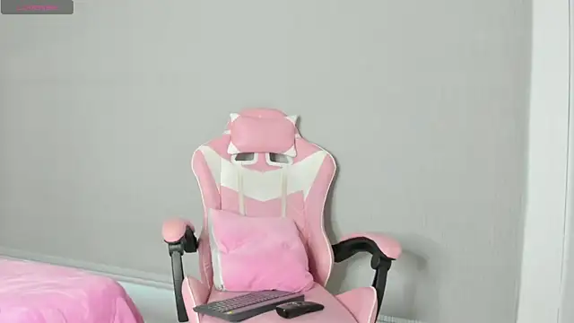 Snapshot of kendal_hot01 chatting on 14, 11, 2025 kendal hot01 online show from 14, 11, 2025