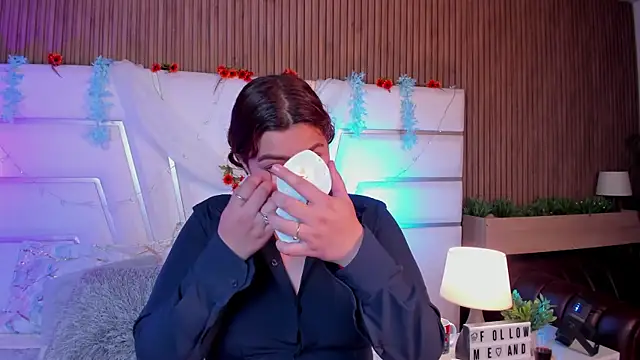 AdelaTaylor online show from 26, 9, 2025