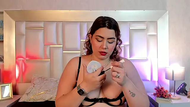 AdelaTaylor online show from 25, 10, 2025