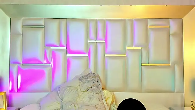 AdelaTaylor online show from 3, 11, 2025