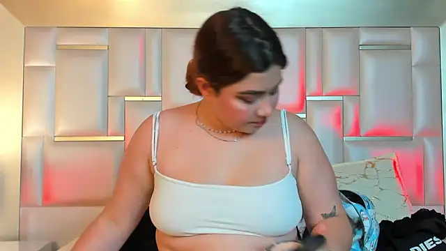 AdelaTaylor online show from 6, 11, 2025