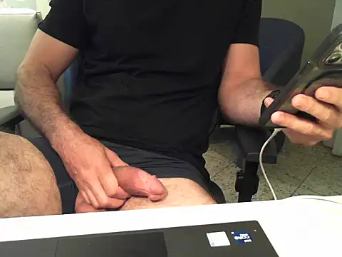 Snapshot of XUCRUTES42 chatting on 2, 2, 2026 XUCRUTES42 online show from 2, 2, 2026