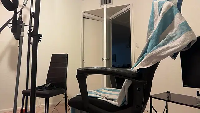 Piercedmuscle80 online show from 6, 2, 2026