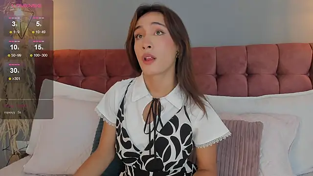 Snapshot of victoria_decapri chatting on 15, 12, 2025 victoria decapri online show from 15, 12, 2025