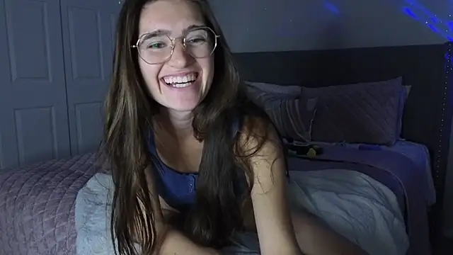 Snapshot of bambifarrina chatting on 4, 10, 2025 bambifarrina online show from 4, 10, 2025