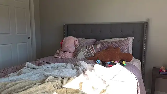 Snapshot of bambifarrina chatting on 8, 10, 2025 bambifarrina online show from 8, 10, 2025