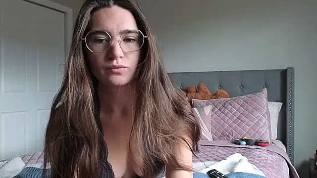 Snapshot of bambifarrina chatting on 15, 10, 2025 bambifarrina online show from 15, 10, 2025