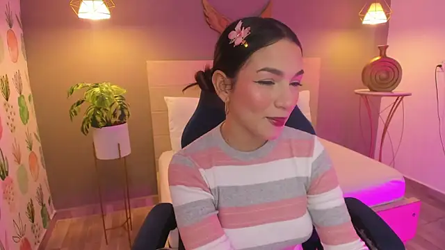 Snapshot of luma_sky_ chatting on 7, 10, 2025 luma sky online show from 7, 10, 2025