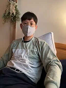 Snapshot of tom19899q chatting on 15, 11, 2025 tom19899q online show from 15, 11, 2025