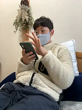 Snapshot of tom19899q chatting on 23, 11, 2025 tom19899q online show from 23, 11, 2025