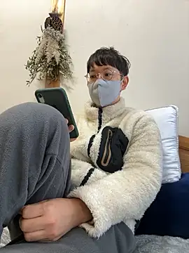 Snapshot of tom19899q chatting on 4, 12, 2025 tom19899q online show from 4, 12, 2025