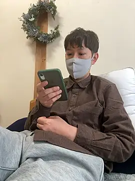 Snapshot of tom19899q chatting on 17, 12, 2025 tom19899q online show from 17, 12, 2025