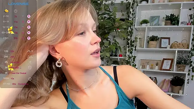 Snapshot of Kara_smalltits chatting on 24, 9, 2025 Kara smalltits online show from 24, 9, 2025